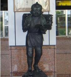 金次郎像